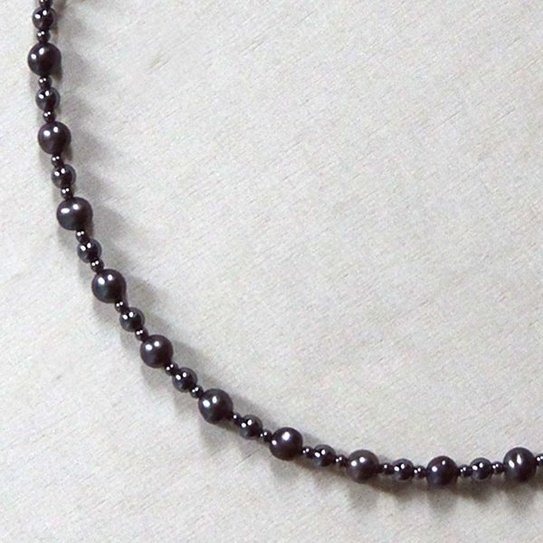 Halskette Leonida dunkle Perlen von Clara de Clerck