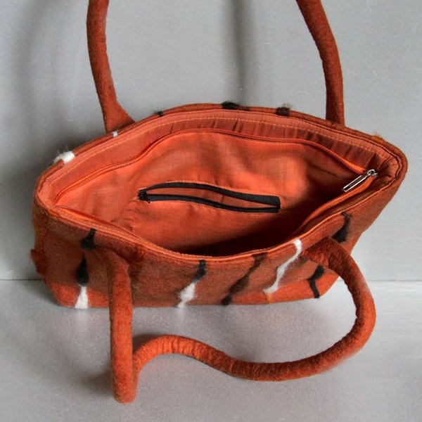 Filz-Handtasche rostrot mit Linien von Mela