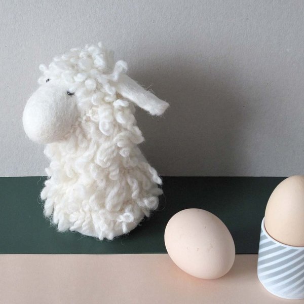 Eierwärmer Schaf rohweiß Lockenfell aus Wolle von Mela