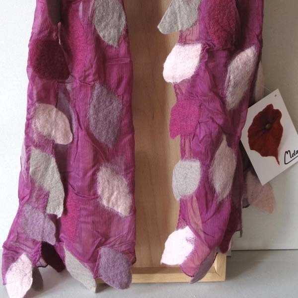 Schal Kleine Blätter violett-pink Chiffon-Wollfilz von Mela