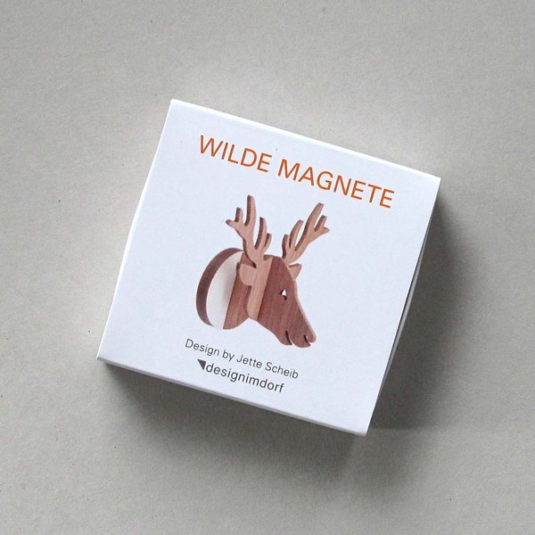 Wildes Magnet Hirschkopf aus Holz von designimdorf