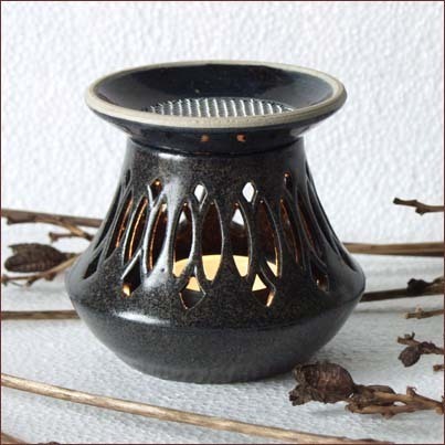 Räucherlicht Spitzbogen schwarz Keramik Handarbeit