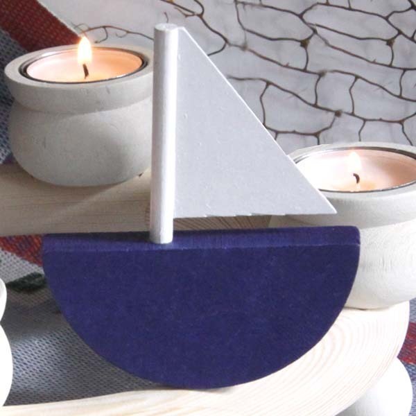 Boot Segelboot blau-weiß Stecker für Holzkranz von Sebastian Design