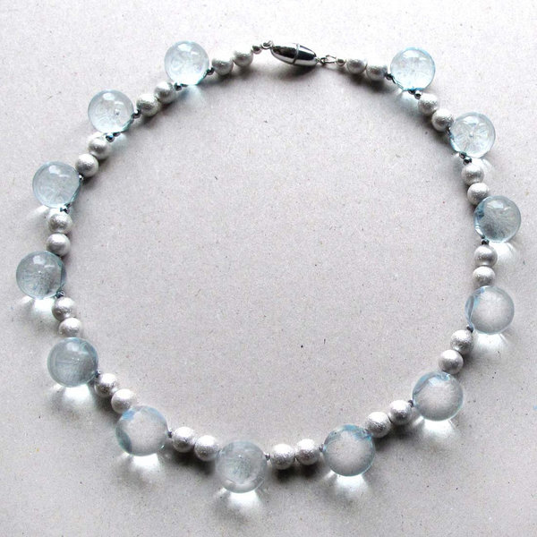 Acrylperlen Ice-Bubbles Halskette eisblau Clara de Clerck